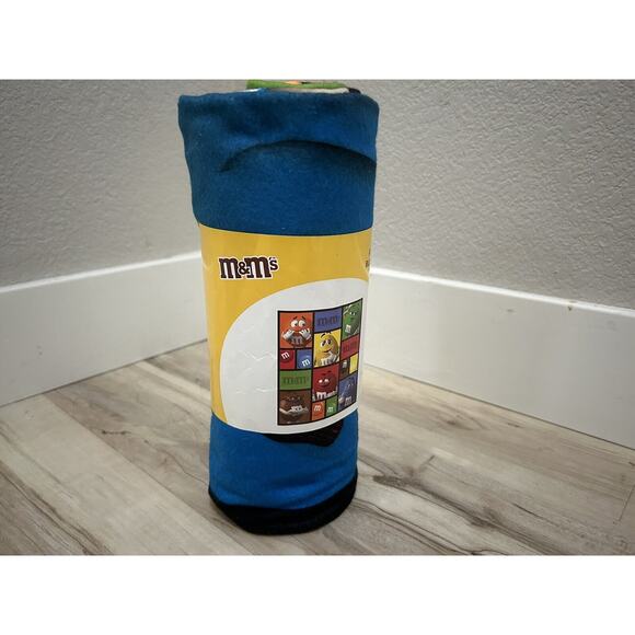 M&M's Fleece Blanket 50 x 60 Inch NEW - Picture 3 of 6